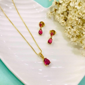 CONJUNTO GOTAS PINK COM ZIRCÔNIAS BANHADA OURO