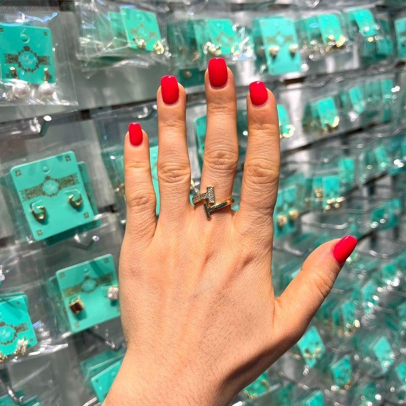 ANEL EM T COM ZIRCÔNIA BANHADO A OURO