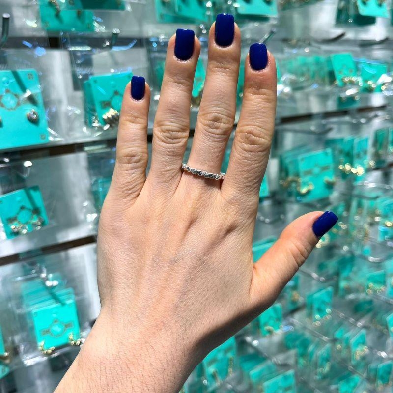 ANEL ENTRELAÇADO EM ZIRCÔNIA BANHADO A PRATA