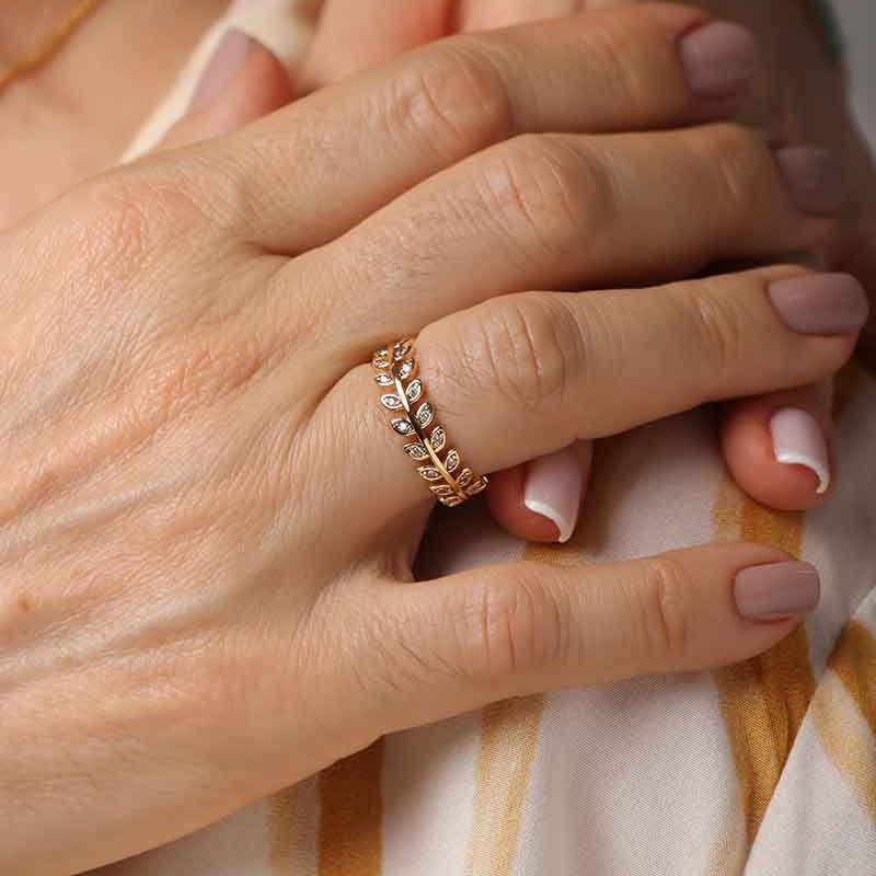 ANEL FOLHAS DETALHES EM ZIRCÔNIA BANHADO A OURO