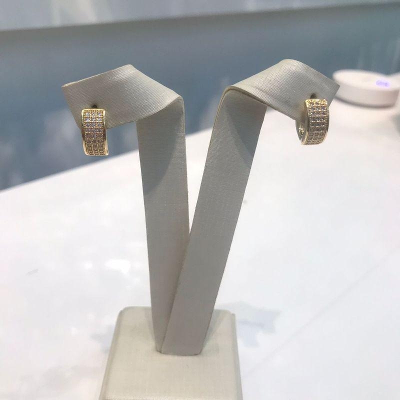 ARGOLA CRAVEJADA EM ZIRCÔNIA BANHADO A OURO