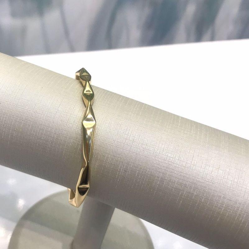 BRACELETE DESIGN AMASSADO BANHADO A OURO