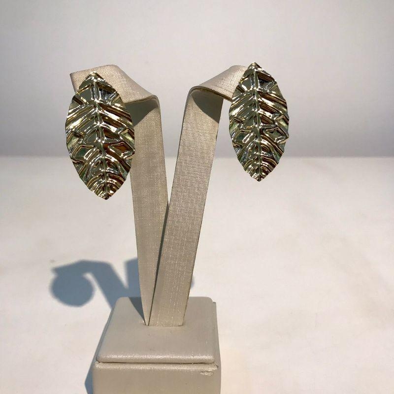 BRINCO FOLHA DESIGN BANHADO A OURO