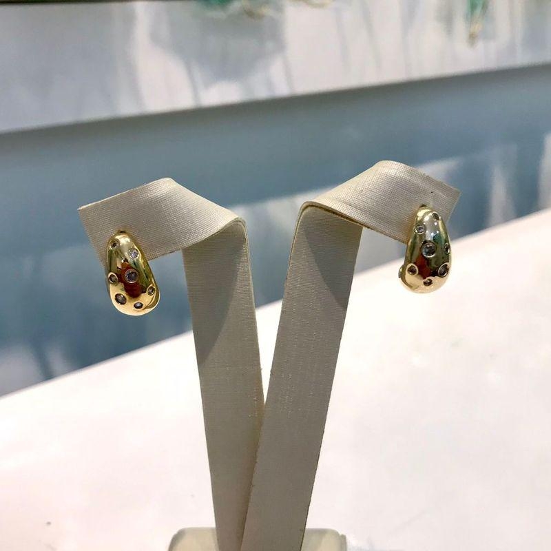 BRINCO GOTA DESIGN EM ZIRCÔNIA BANHADO A OURO