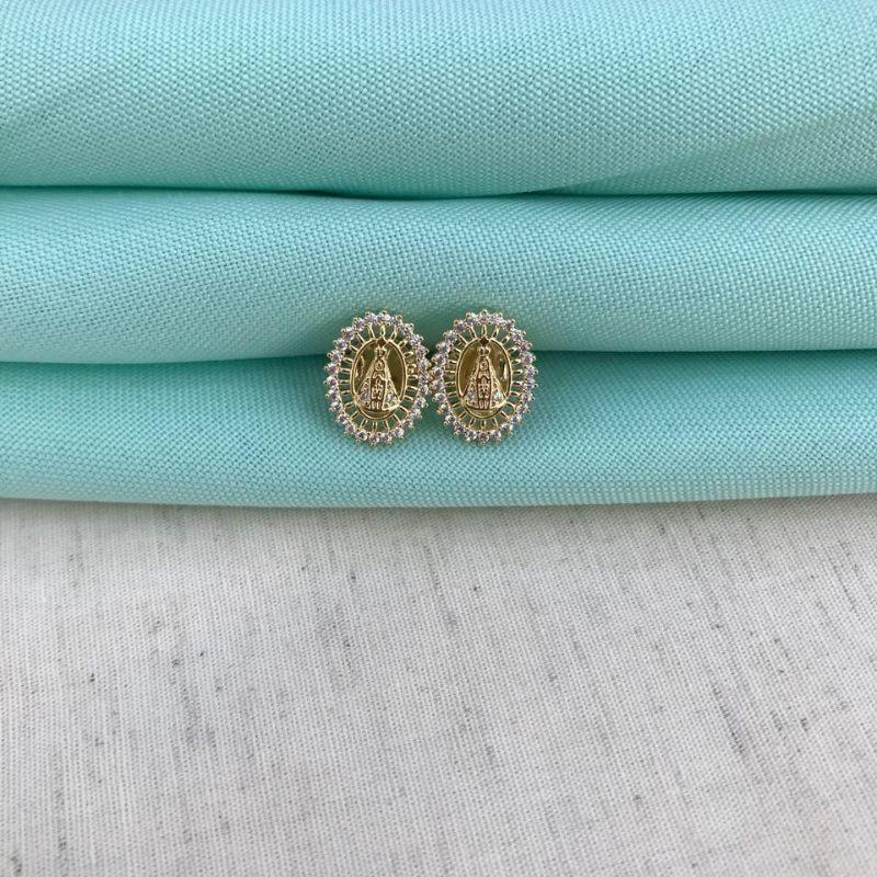 BRINCO OVAL NOSSA SRA APARECIDA EM ZIRCÔNIA BANHADO A OURO