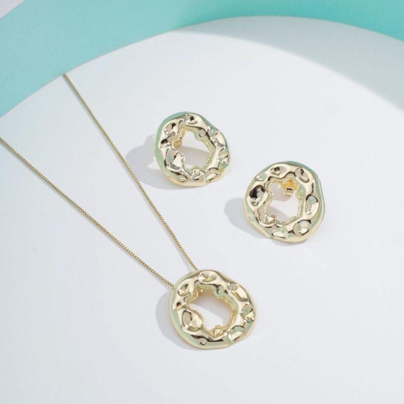 BRINCO REDONDO ORGÂNICO PISA BANHADO A OURO