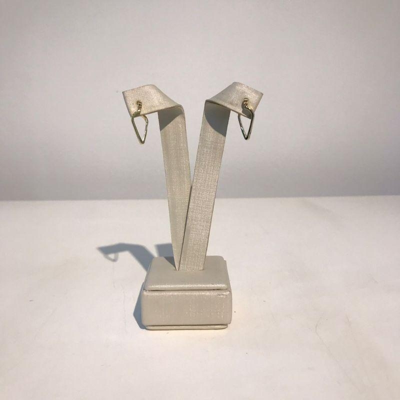 BRINCO VAZADO SLIM BANHADO A OURO