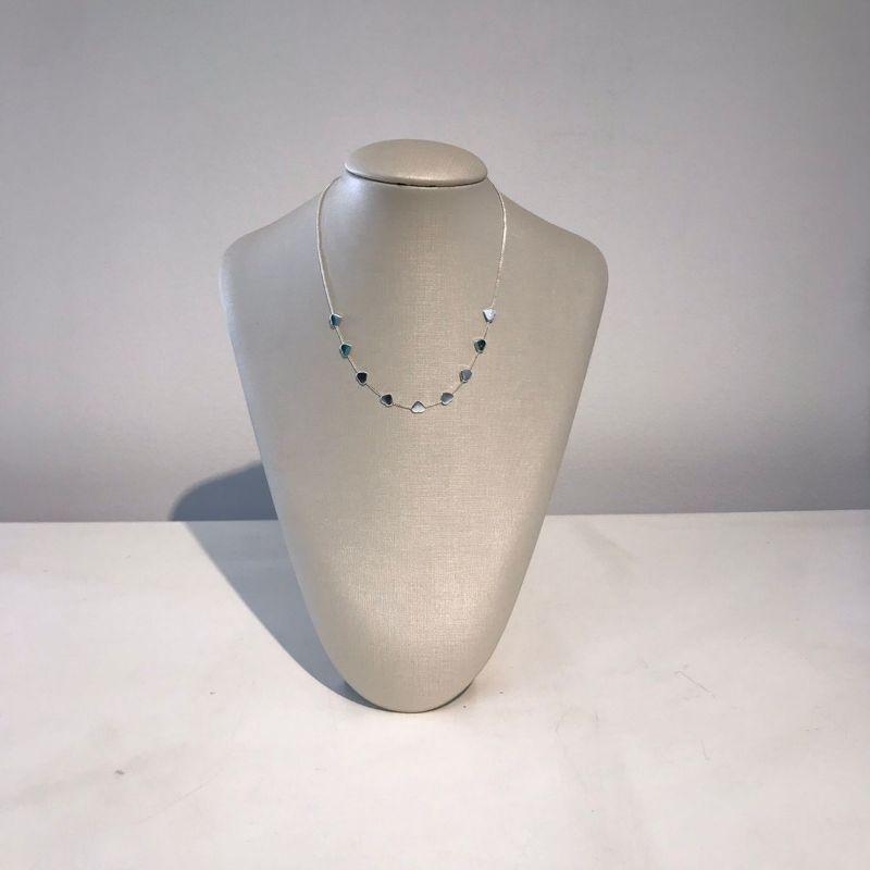 CHOKER MINI CORAÇÕES BANHADO A PRATA