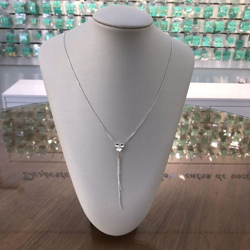 COLAR FLOR GRAVATINHA BANHADO A PRATA