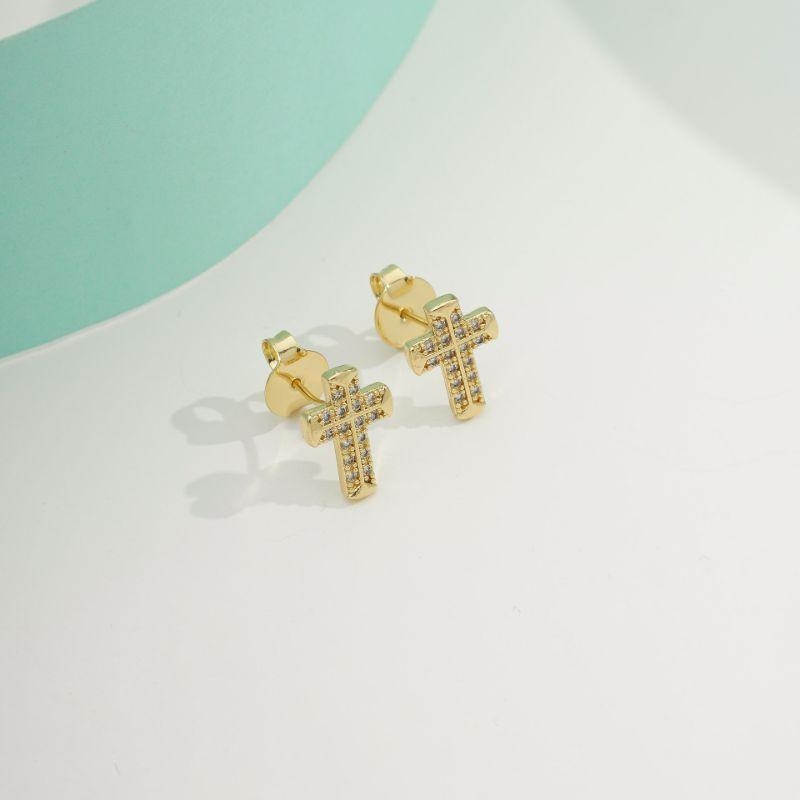 CRUZ DETALHES CRAVEJADA EM ZIRCÔNIA BANHADO A OURO