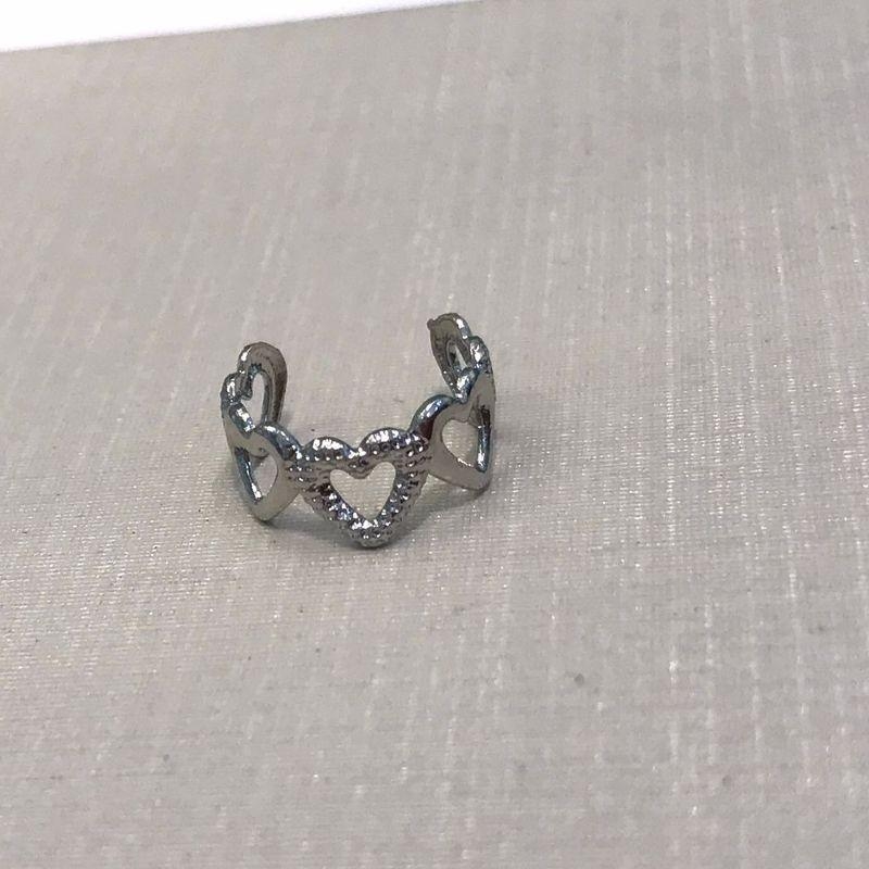 FAKE PIERCING CORAÇÃO VAZADO BANHADO A RÓDIO