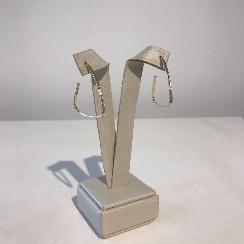 MEIA ARGOLA TRIÂNGULO SLIM BANHADO A OURO