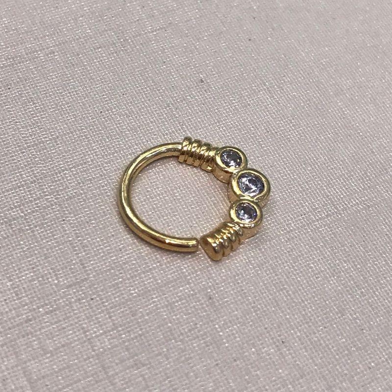 PIERCING ILUMINAR BANHADO A OURO