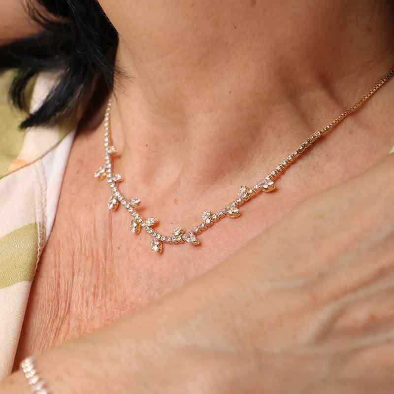 RIVIERA FOLHAS CRAVEJADO EM ZIRCÔNIA BANHADO A OURO