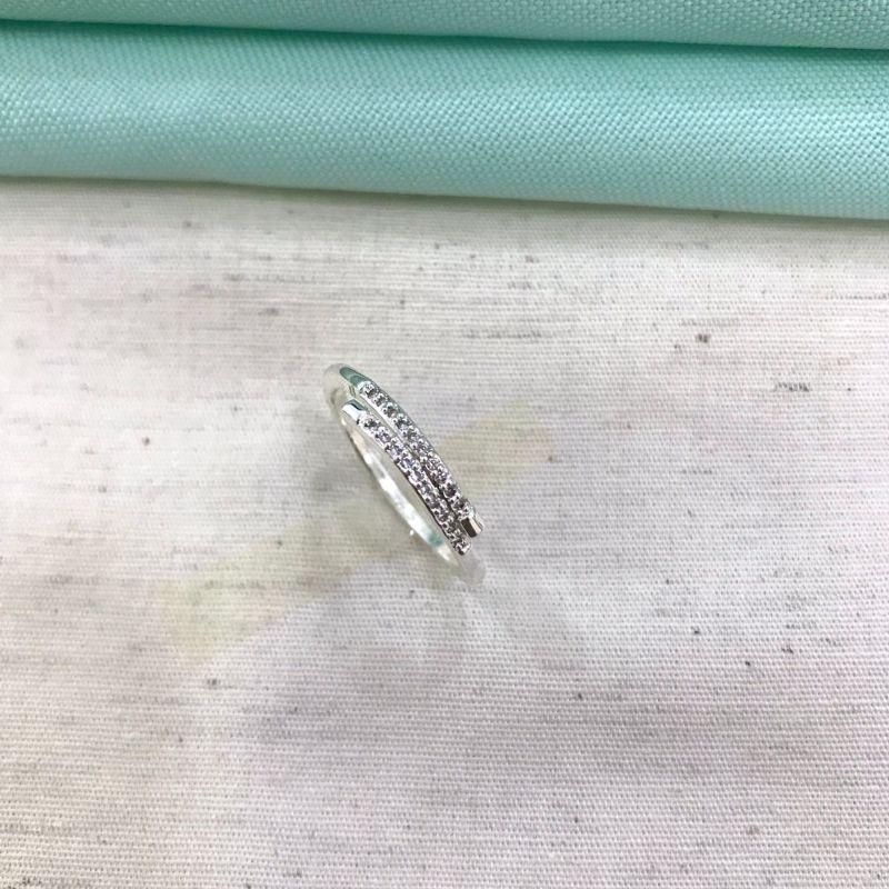 ANEL CRAVEJADO EM ZIRCÔNIA BANHADO A PRATA