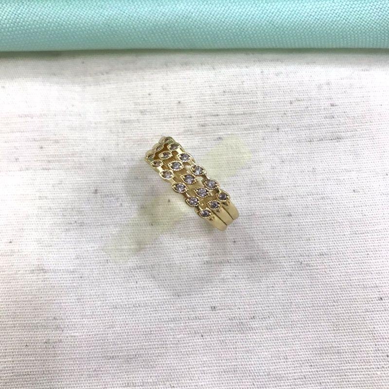 ANEL TRIPLO ZIRCÔNIAS BANHADO A OURO