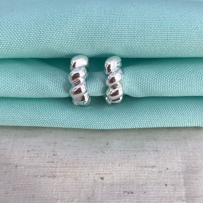 ARGOLA TORCIDA MÉDIA BANHADA A PRATA