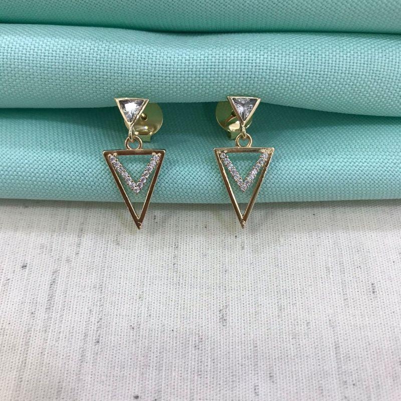 BRINCO GEOMÉTRICO ZIRCÔNIA BANHADO A OURO