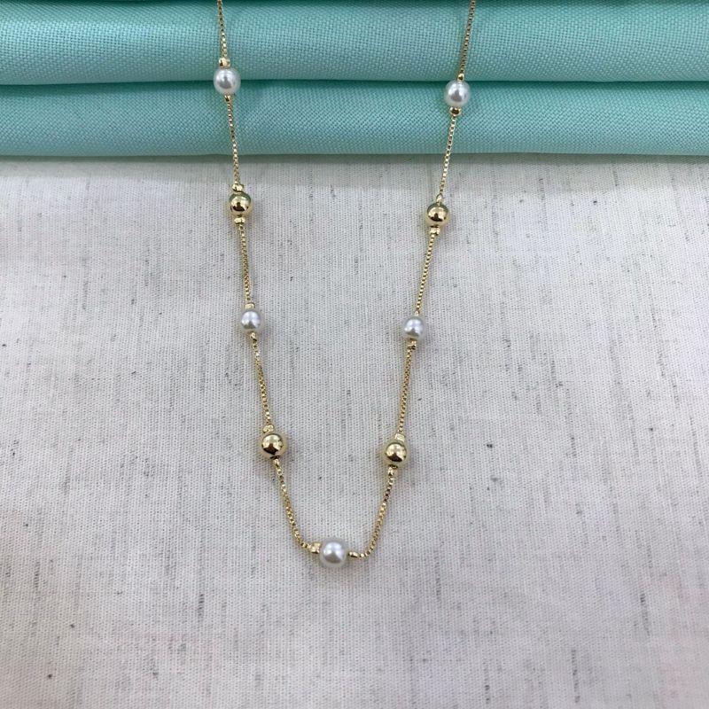 COLAR DE PÉROLA E ESFERA BANHADO A OURO