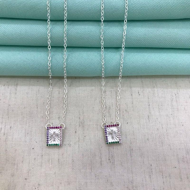 ESCAPULÁRIO CRUZ ZIRCÔNIA COLORIDA BANHADO A PRATA