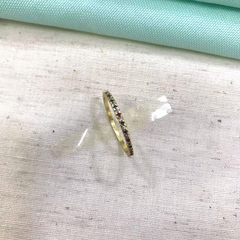 MEIA ALIANÇA ZIRCÔNIA COLORIDA BANHADO A OURO