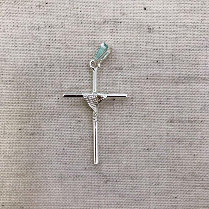 PINGENTE CRUZ FÉ BANHADO A PRATA