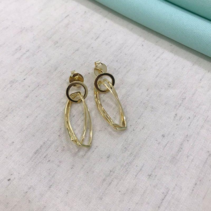 BRINCO ELOS GEOMÉTRICOS BANHADO A OURO