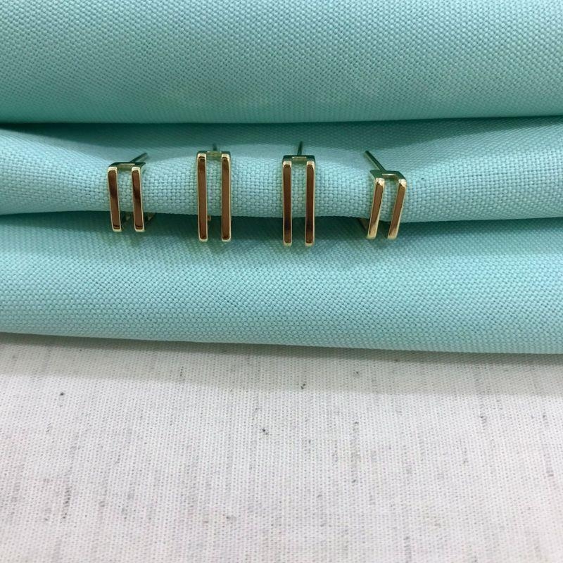 DUPLA ARGOLA QUADRADA BANHADO A OURO