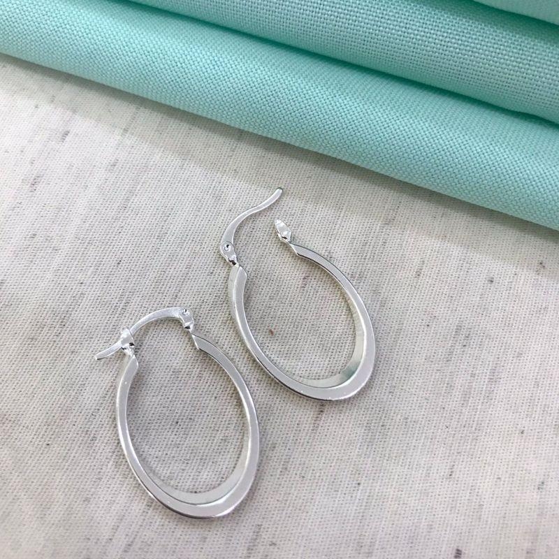 ARGOLA OVAL FECHO ITALIANO BANHADO A PRATA