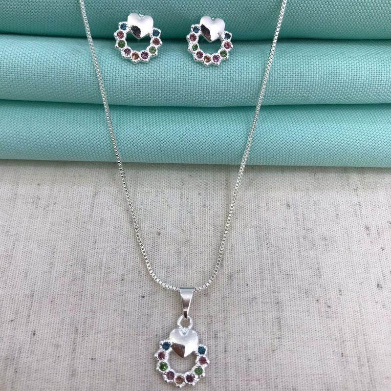 CONJUNTO CORAÇÃO ZIRCÔNIA COLORIDA BANHADO A PRATA