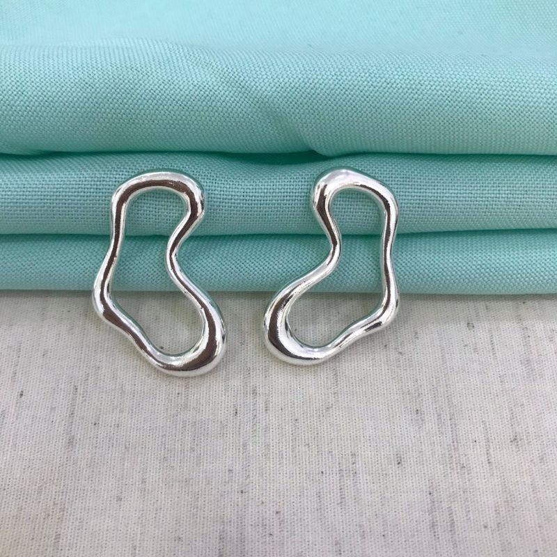 BRINCO ORGÂNICO VENEZA BANHADO A PRATA