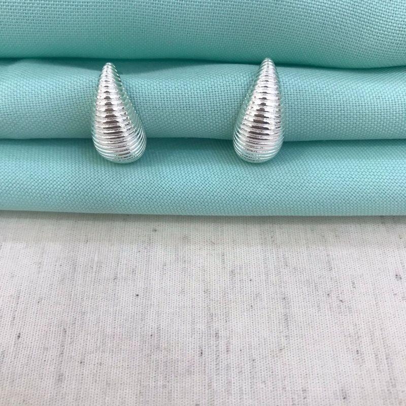 EARCUFF PUFFER TEXTURIZADO BANHADO A PRATA