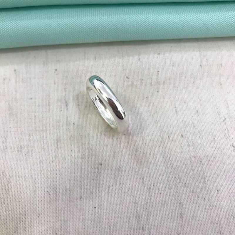 ANEL QUADRADO ORGÂNICO BANHADO A PRATA