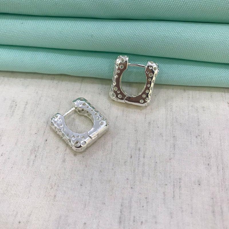 ARGOLA QUADRADA TAM G BANHADO A PRATA