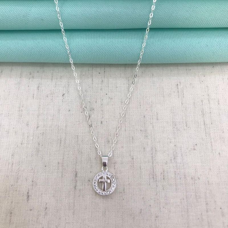 COLAR CRUZ REDONDO ZIRC. BANHADO A PRATA