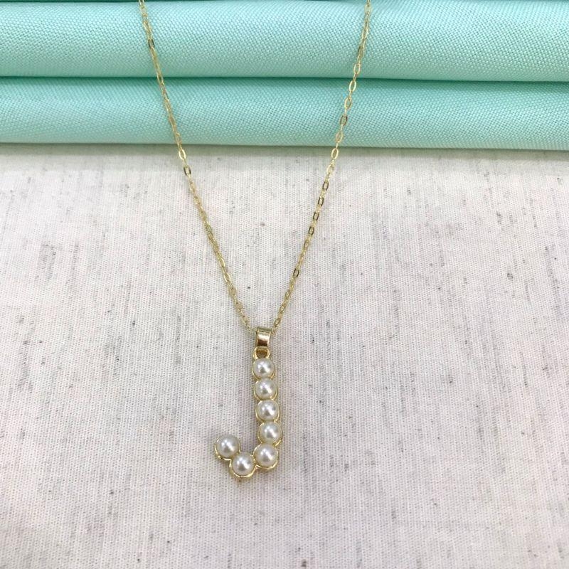 COLAR PÉROLA INICIAL J BANHADO A OURO