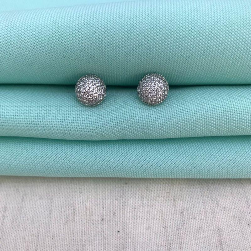 BRINCO MEIA ESFERA ZIRCÔNIA BANHADO A PRATA