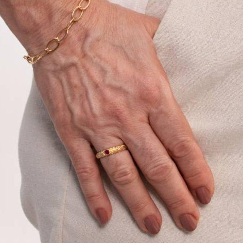 ANEL TEXTURIZADO ZIRCÔNIA PINK BANHADO A OURO