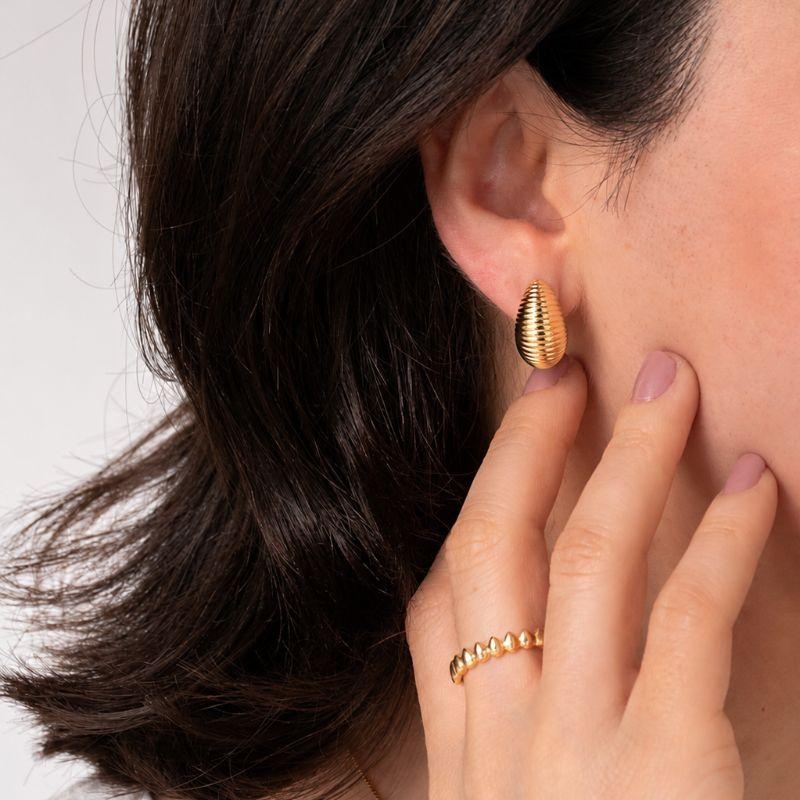 EARCUFF PUFFER TEXTURIZADO BANHADO A OURO
