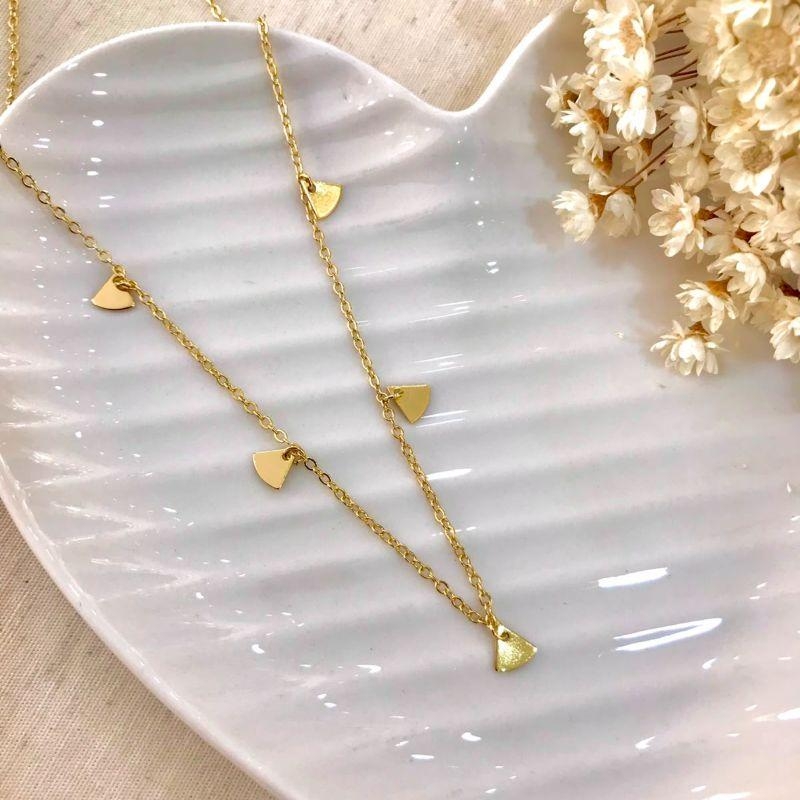 CHOKER CORRENTE CADEADO DETALHES BANHADA OURO