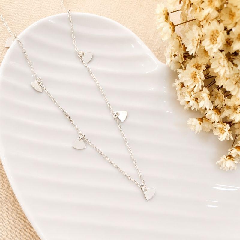 CHOKER CORRENTE CADEADO DETALHES BANHADA PRATA