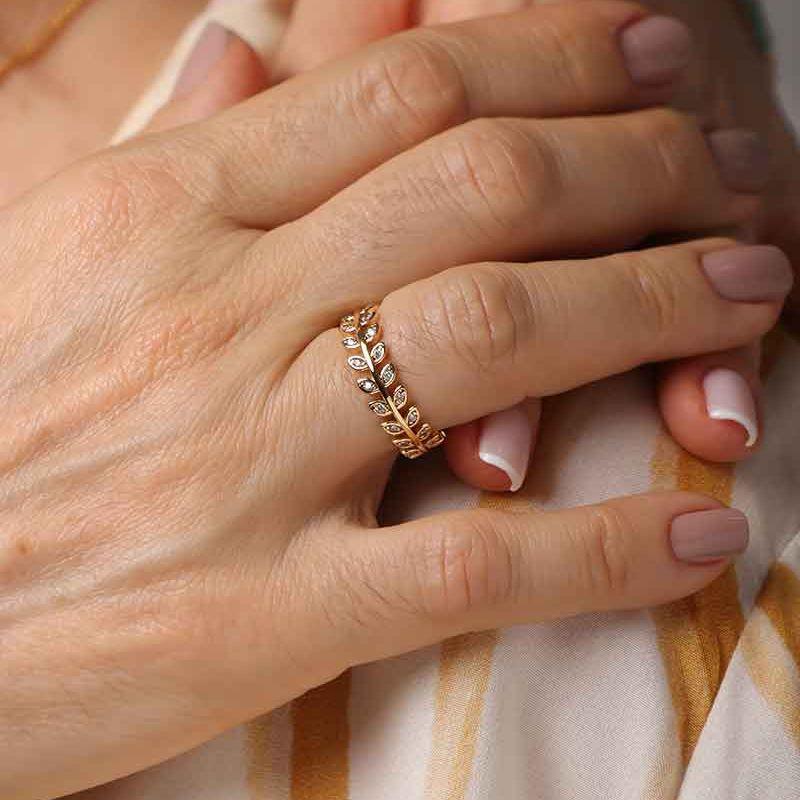 ANEL FOLHAS DETALHES EM ZIRCÔNIA BANHADO A PRATA