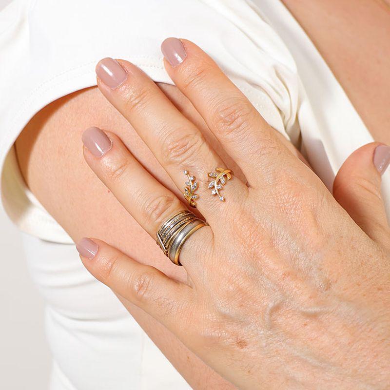 ANEL REGULÁVEL FOLHAS EM ZIRCÔNIA BANHADO A OURO