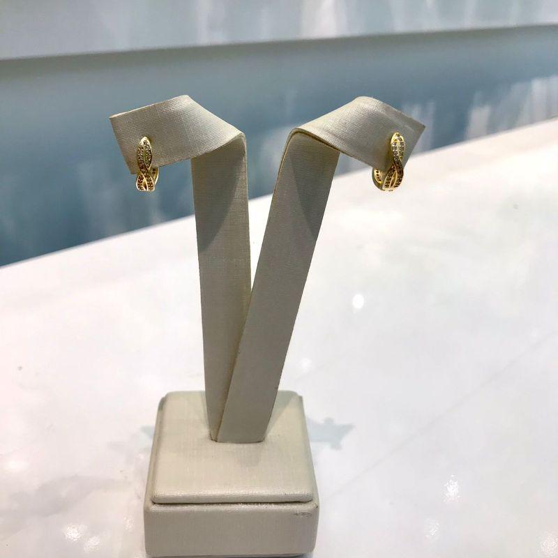 ARGOLA TRANÇADA EM MICRO ZIRCÔNIA BANHADO A OURO