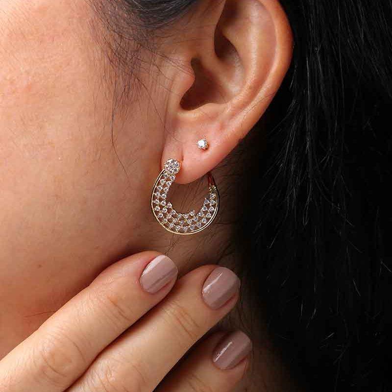 BRINCO GALA CRAVEJADO EM ZIRCÔNIA BANHADO A OURO