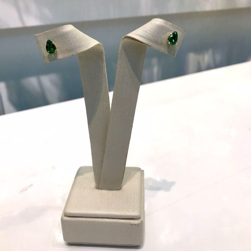 BRINCO GOTA EM ZIRCÔNIA VERDE TAM P BANHADO A OURO