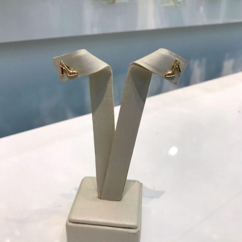 BRINCO SALTO ALTO BANHADO A OURO