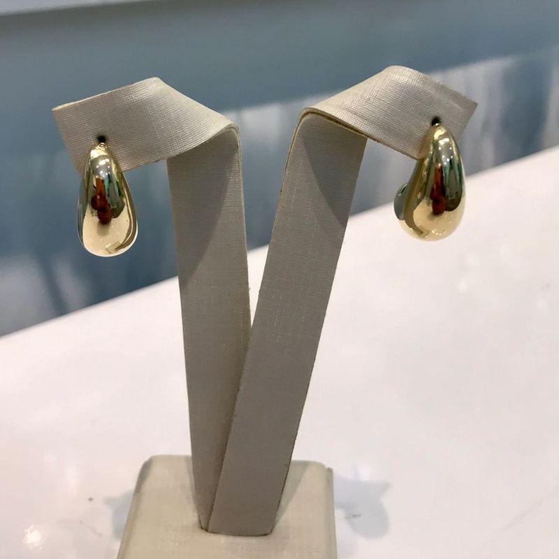 BRINCO VÍRGULA TREND BANHADO A OURO