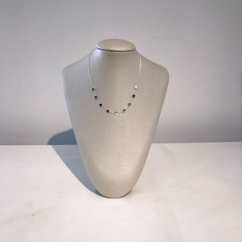 CHOKER MINI CORAÇÕES BANHADO A PRATA