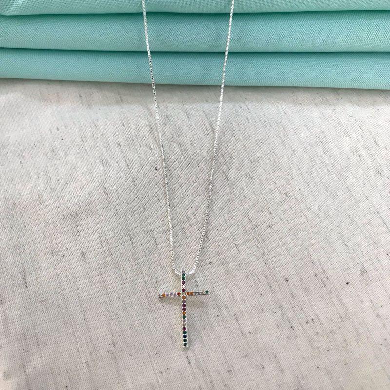 COLAR CRUZ ZIRC COLOR BANHADO A PRATA